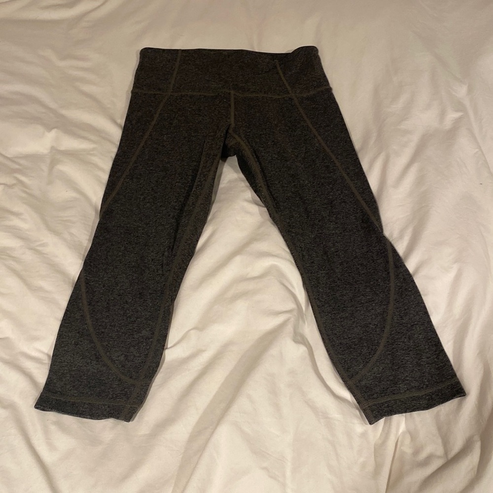 Gray heather salutation capri leggings